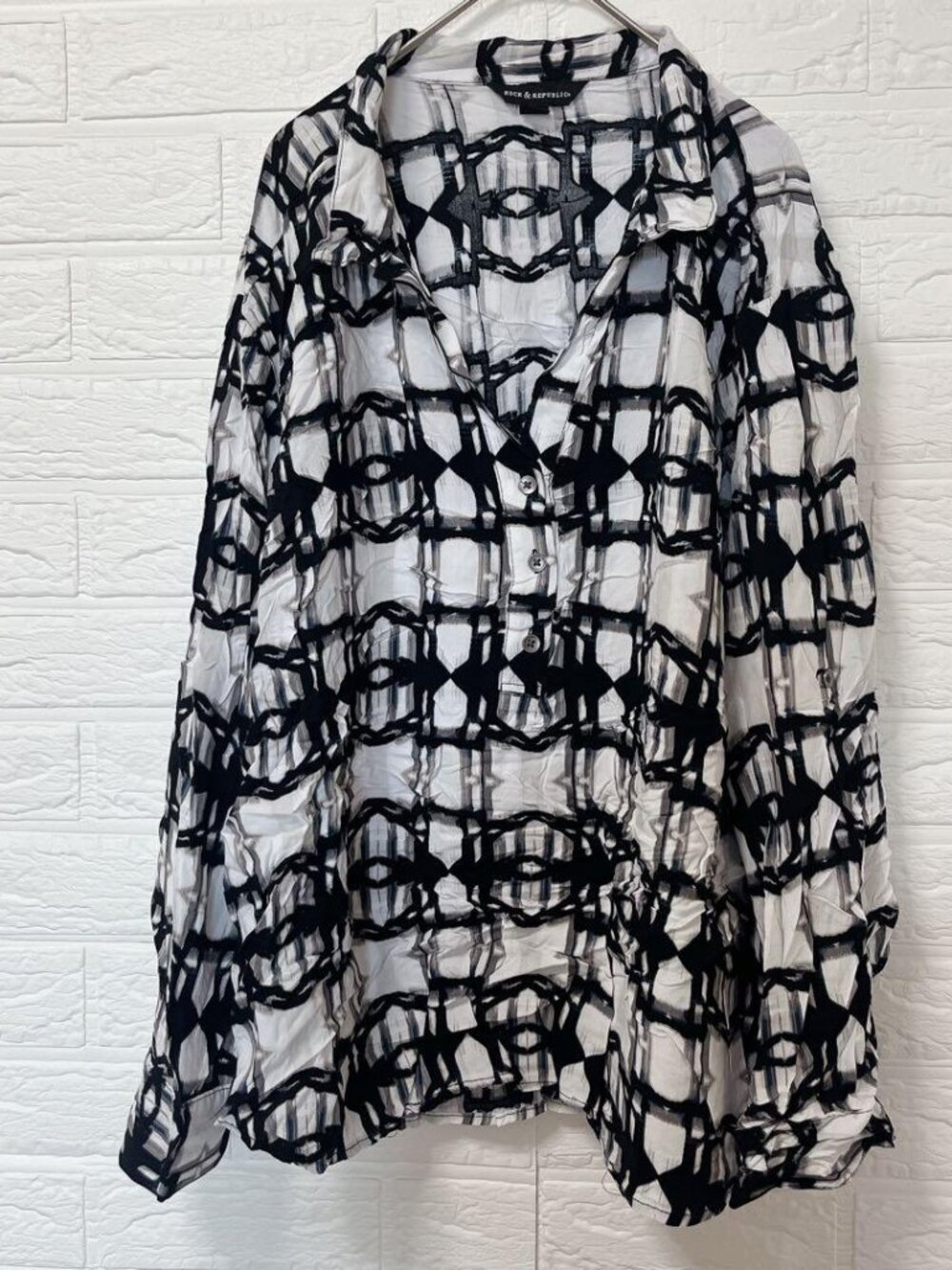 Geome Blouse Skipper Style Long Sleeve Black and White